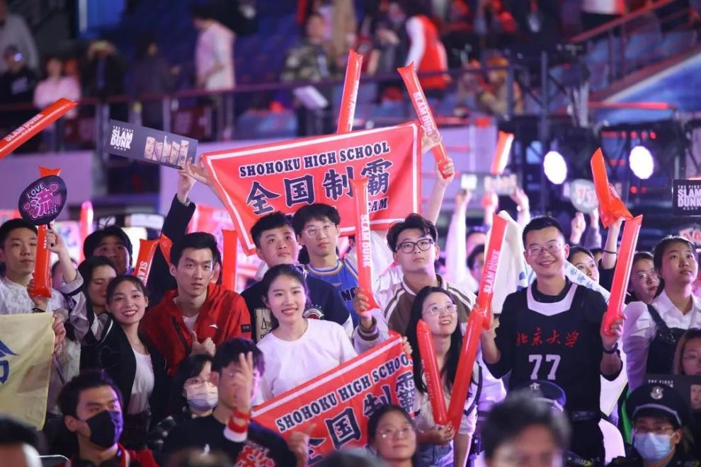  TheShy官方宣布表现优异新规，湖人引发争议！赛场气氛高涨