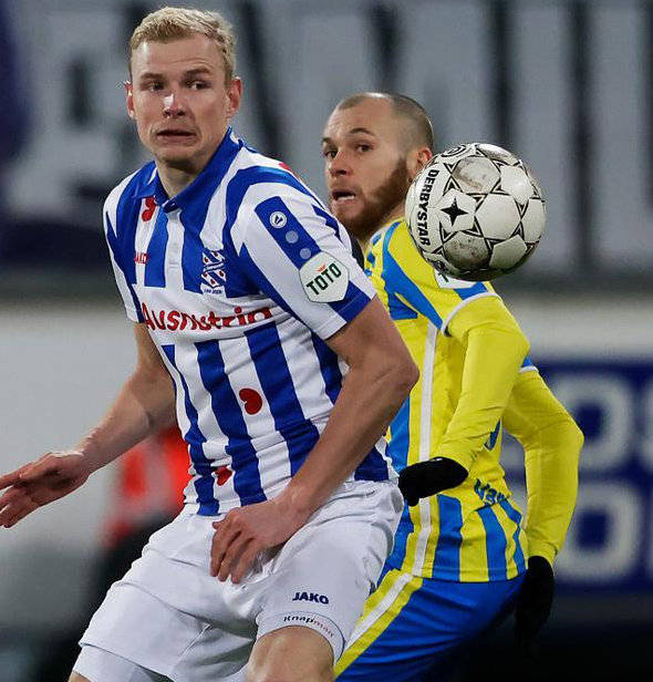 包含埃因霍温发布备战花絮；加时末段调整名单；荷甲任务艰巨；高层口径保持一致的词条