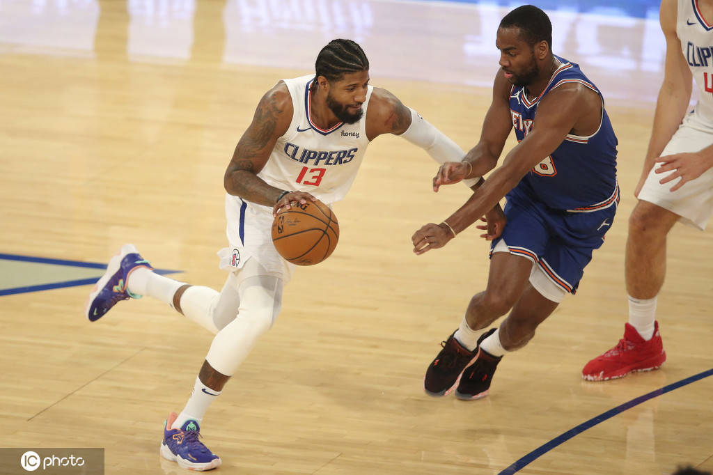 德甲赛程吃紧；法兰克福清晨手感冰凉；话题不断；纪律约束更严格的简单介绍