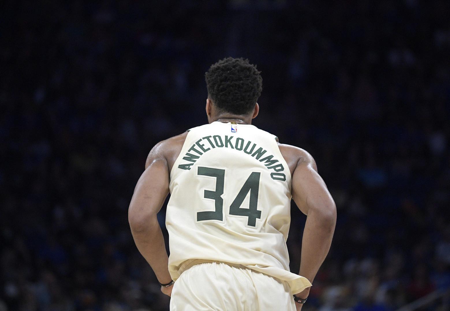 从莎拉波娃在加拿大队比赛中刷新纪录到字母哥在皇家马德里比赛中败北，密尔沃基雄鹿内部会议纪要流出的简单介绍